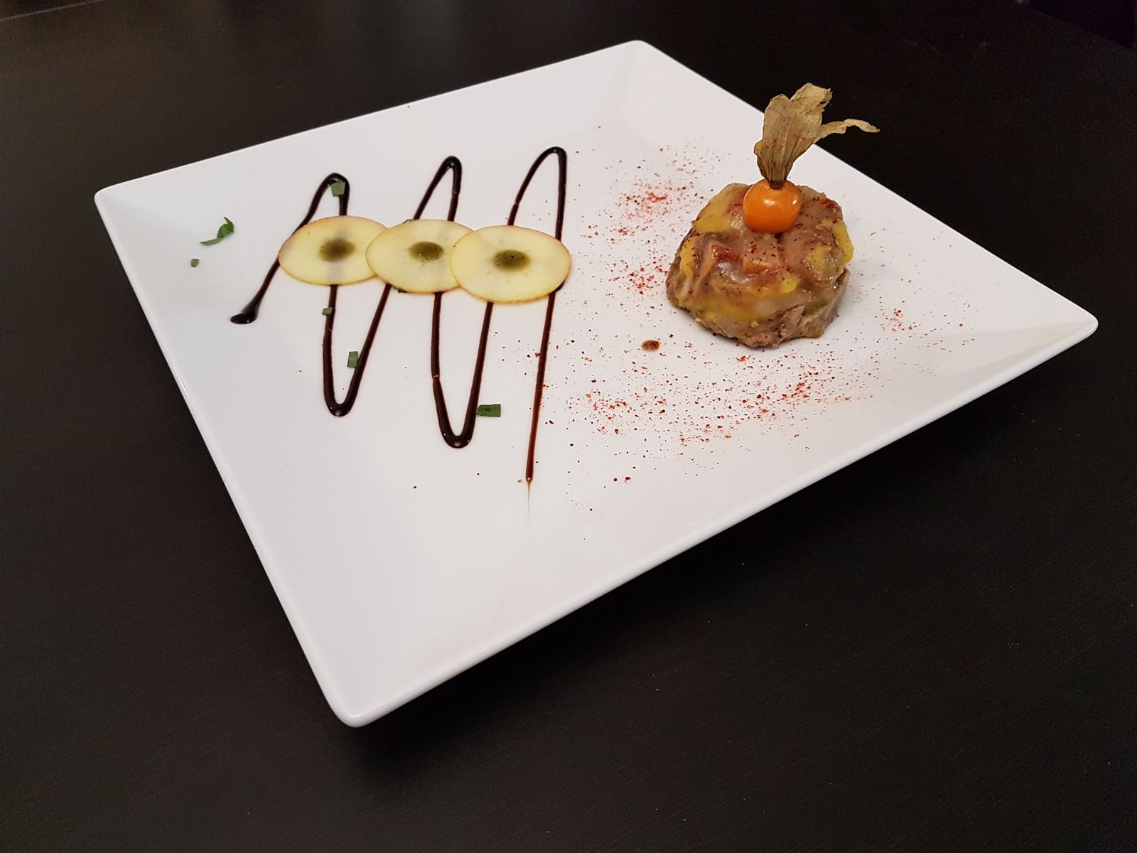 Terrine, pommes et réduction balsamique